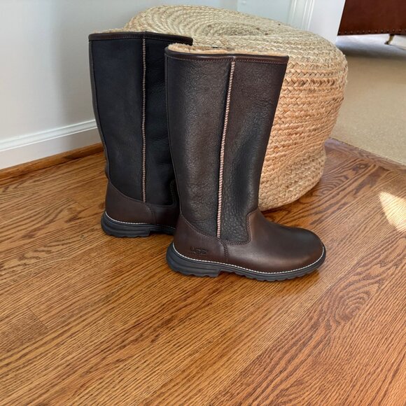 UGG Brooks Boot - Picture 1 of 4